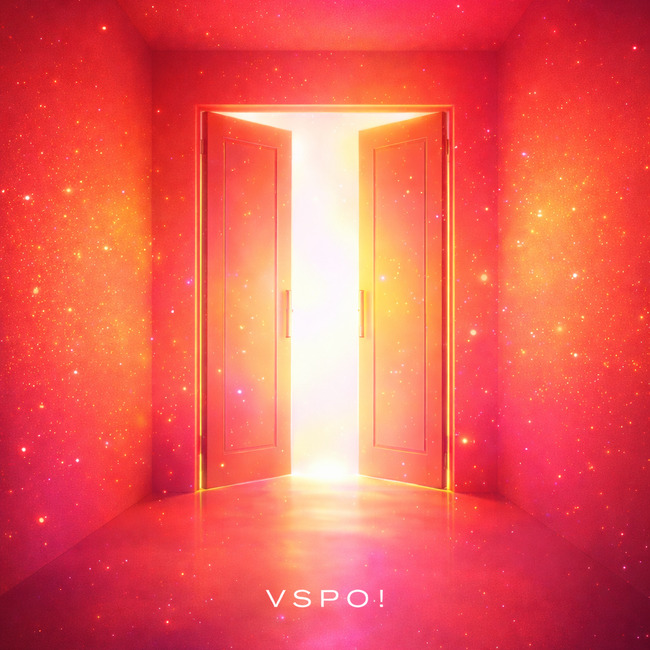 オレンジとピンクの光が広がる空間に輝く扉と「VSPO!」の文字が配置された、VTuber文化の入口をイメージしたビジュアル